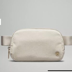 Lululemon Everywhere Belt Bag 1L Corduroy in Bone/Gold